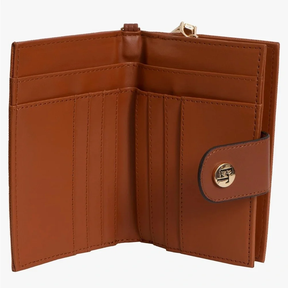 Ellen Tracy nwt Saffiano Zip Around Indexer Wallet wristlet in cognac